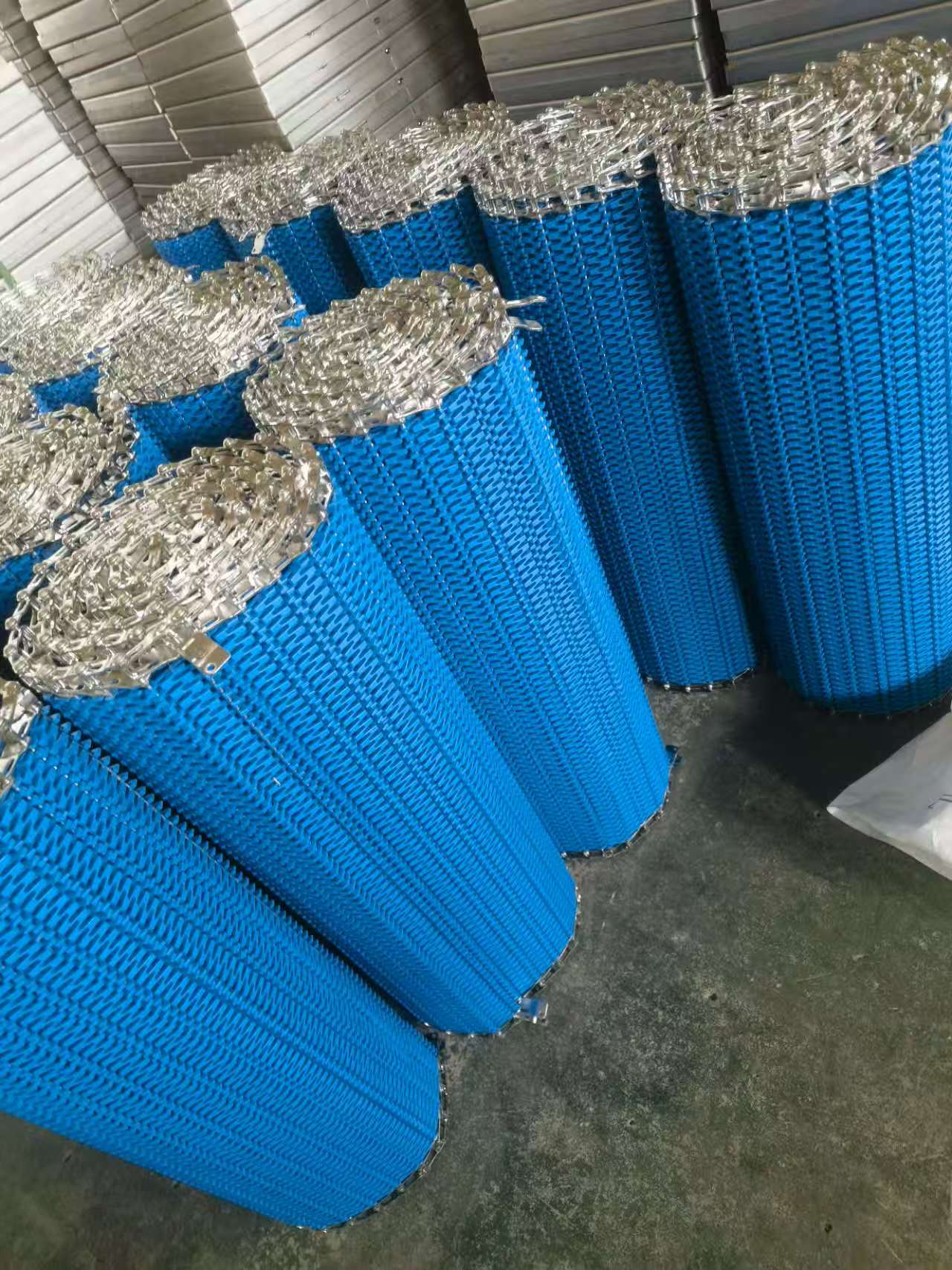 塑料輸送機 廠家來圖定制 塑料鏈板提升機 清洗蔬果流水線 物流用